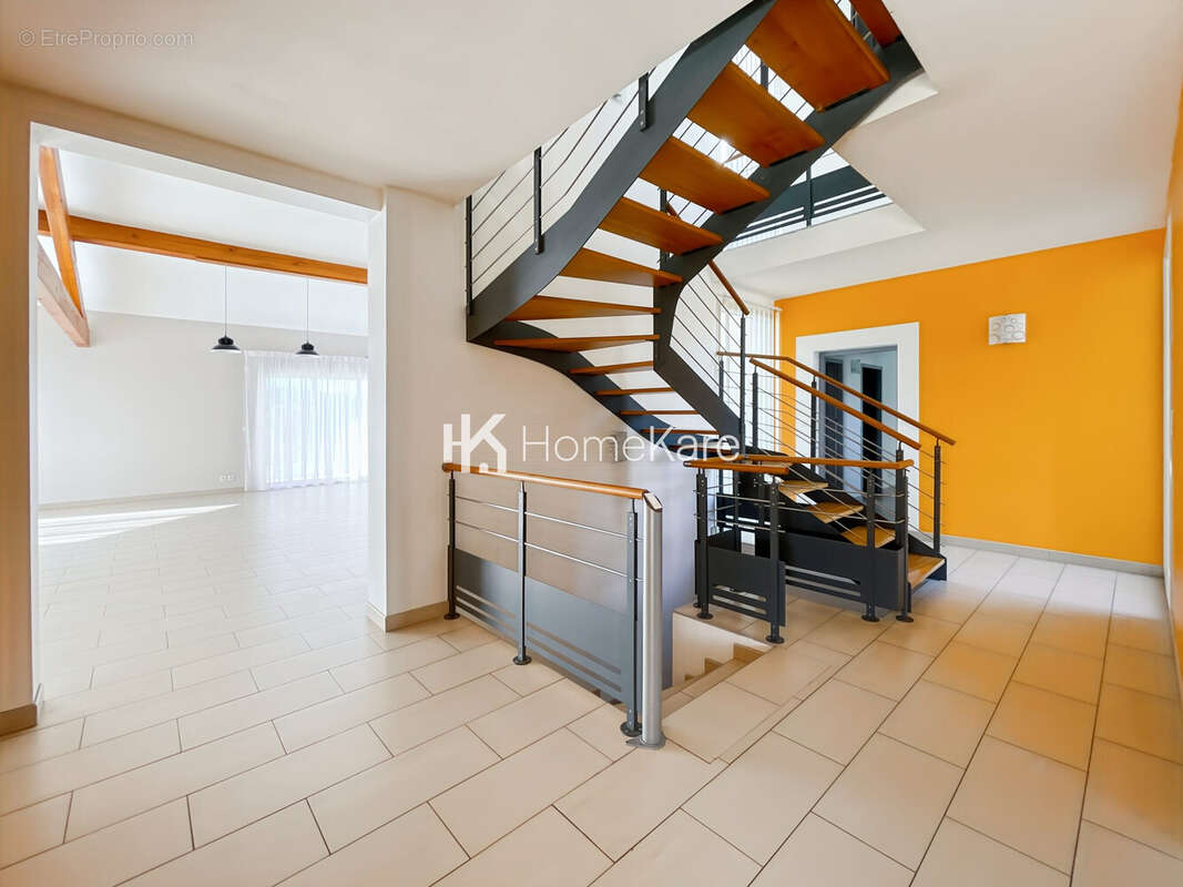 Maison 230 m² à Varilhes  - photo 2