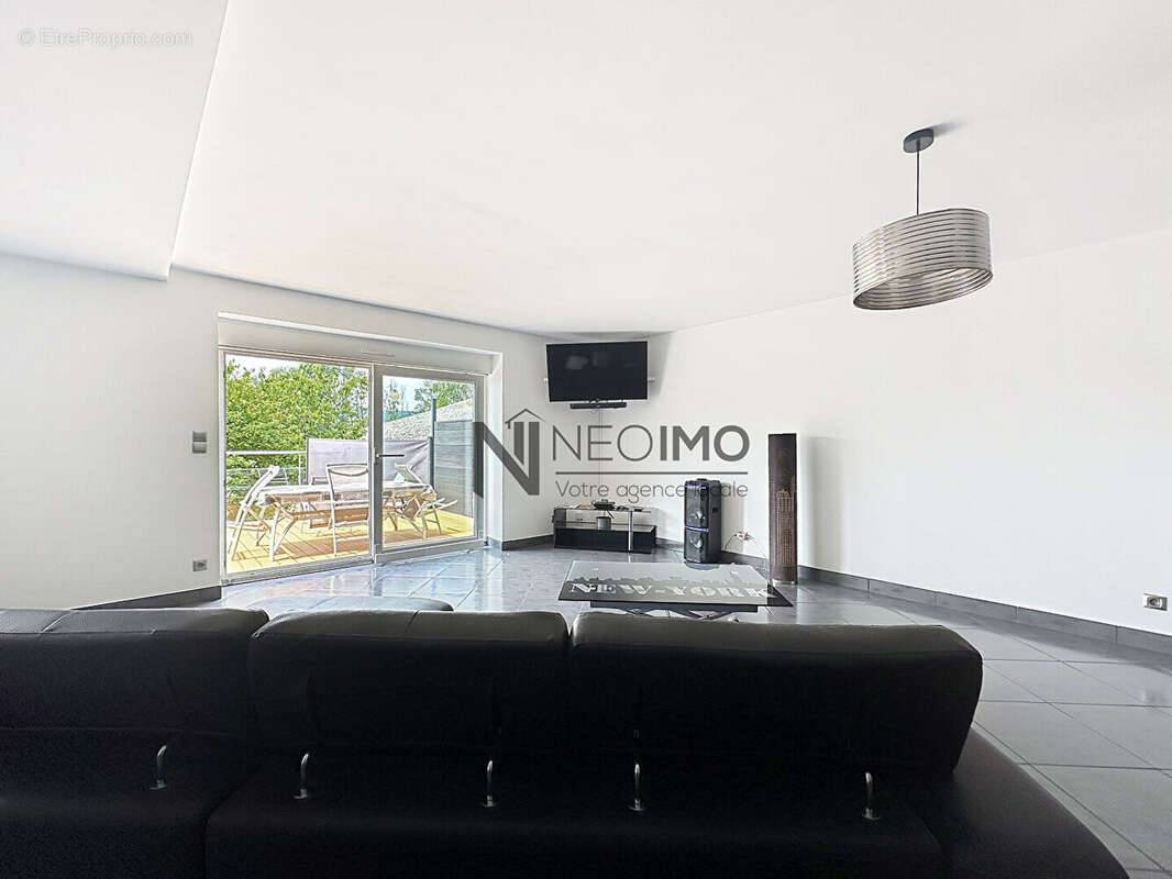 Maison à NEUFCHATEAU