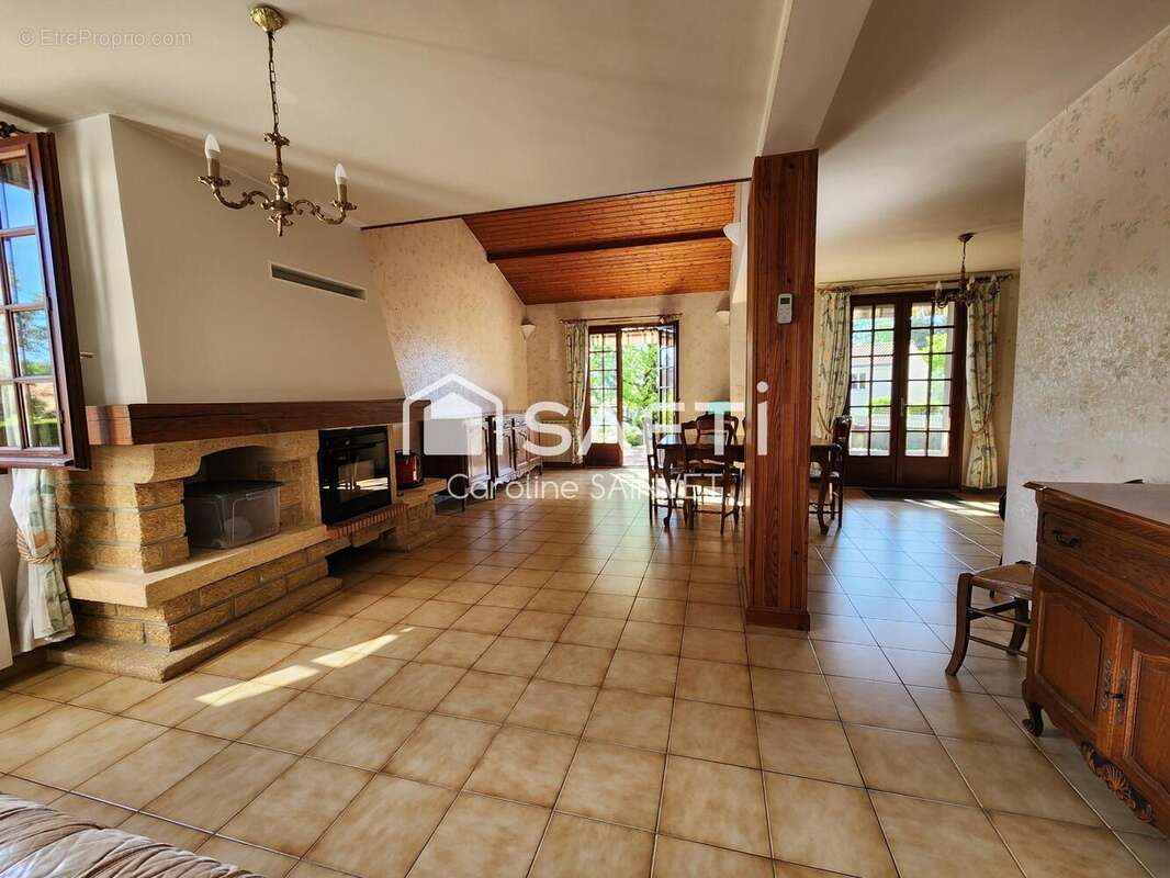 Photo 2 - Maison à AZAY-LE-BRULE