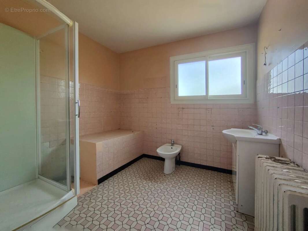 Maison à CABANAC-ET-VILLAGRAINS