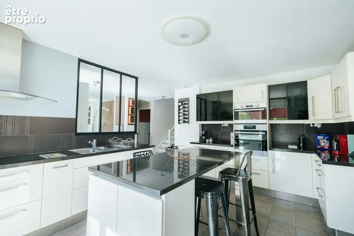 Meyrié   Maison 230m2 rénovée, 4 chambres, piscine   Gare de Bourgoin à 5 min - photo 7