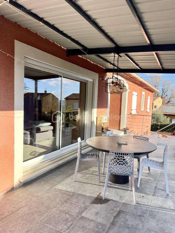 Maison à SAINTE-TULLE