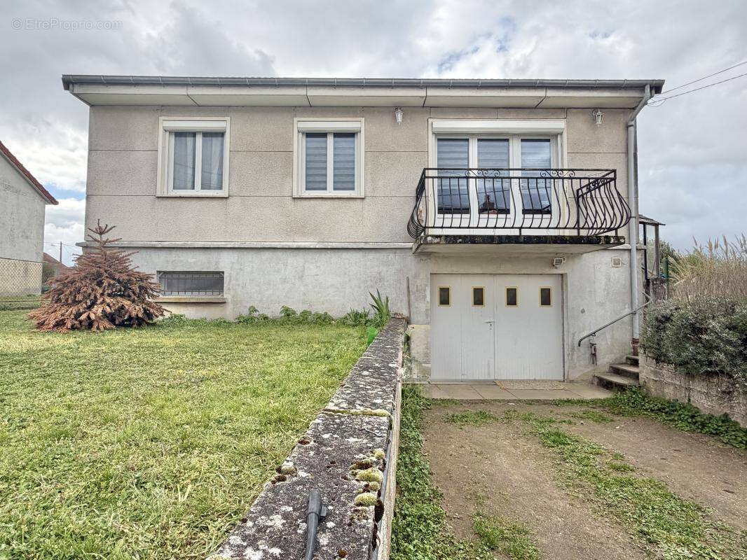 Maison à LA GUERCHE-SUR-L'AUBOIS