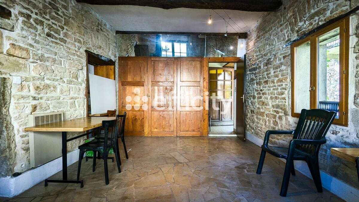 Appartement à LA ROCHE-VINEUSE