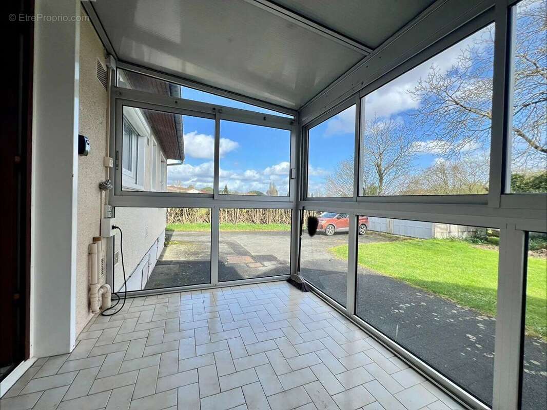 Maison à NIEUIL-L'ESPOIR