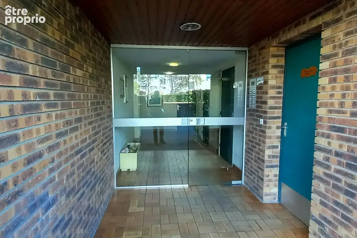 Centre-ville f1 dans immeuble de standing avec balcon et parking - photo 11