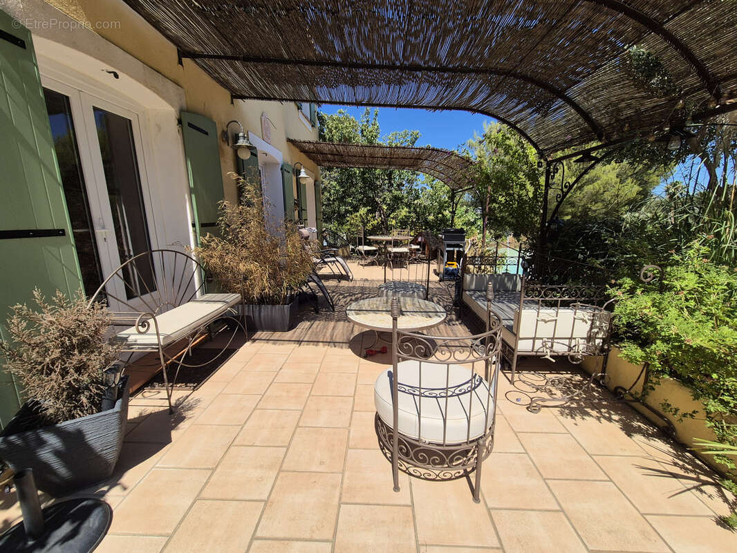 Maison à LE REVEST-LES-EAUX