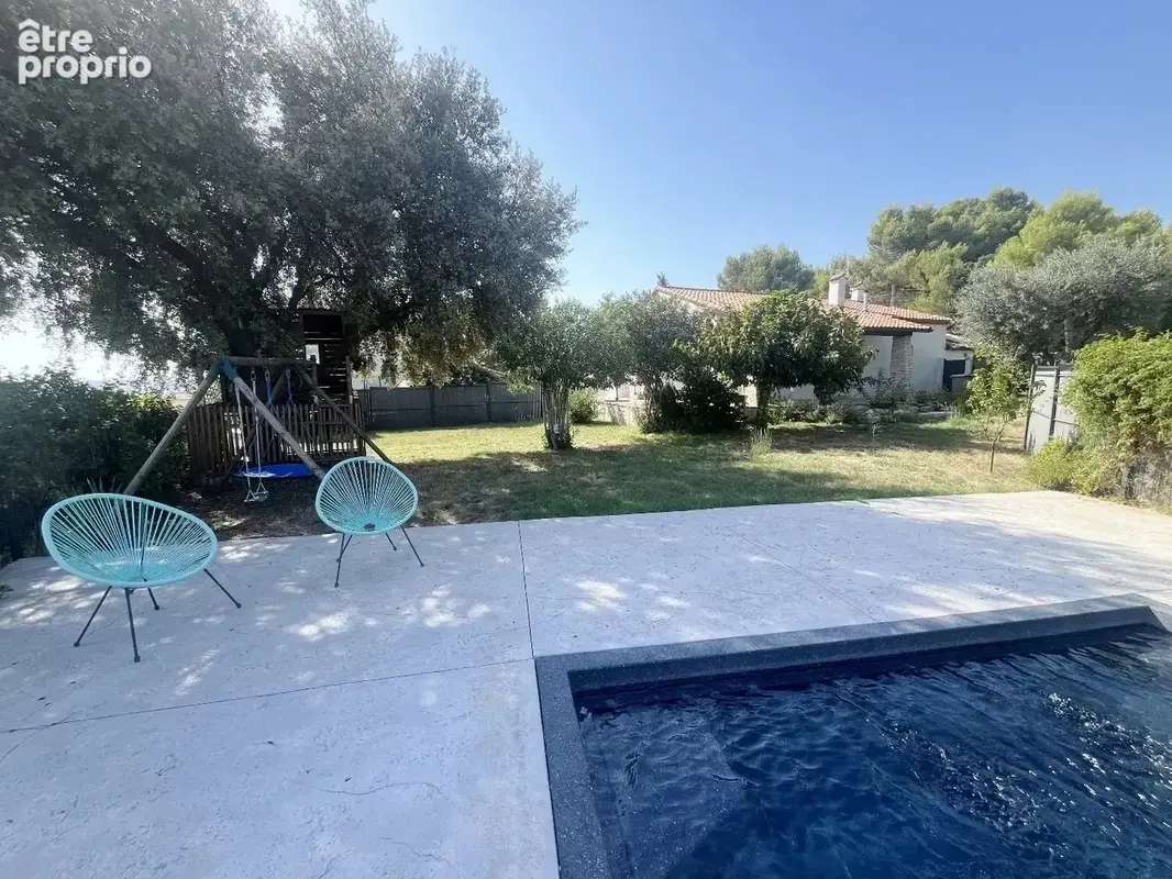 Hors lotissement, avec vue dégagée, villa plain pied, 3 chambres, 2 sanitaires, piscine, garage et dépendance - photo 8