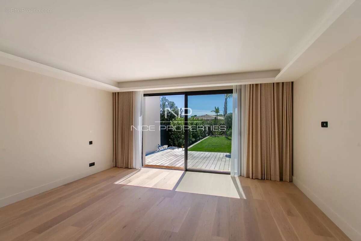 Maison à MOUANS-SARTOUX