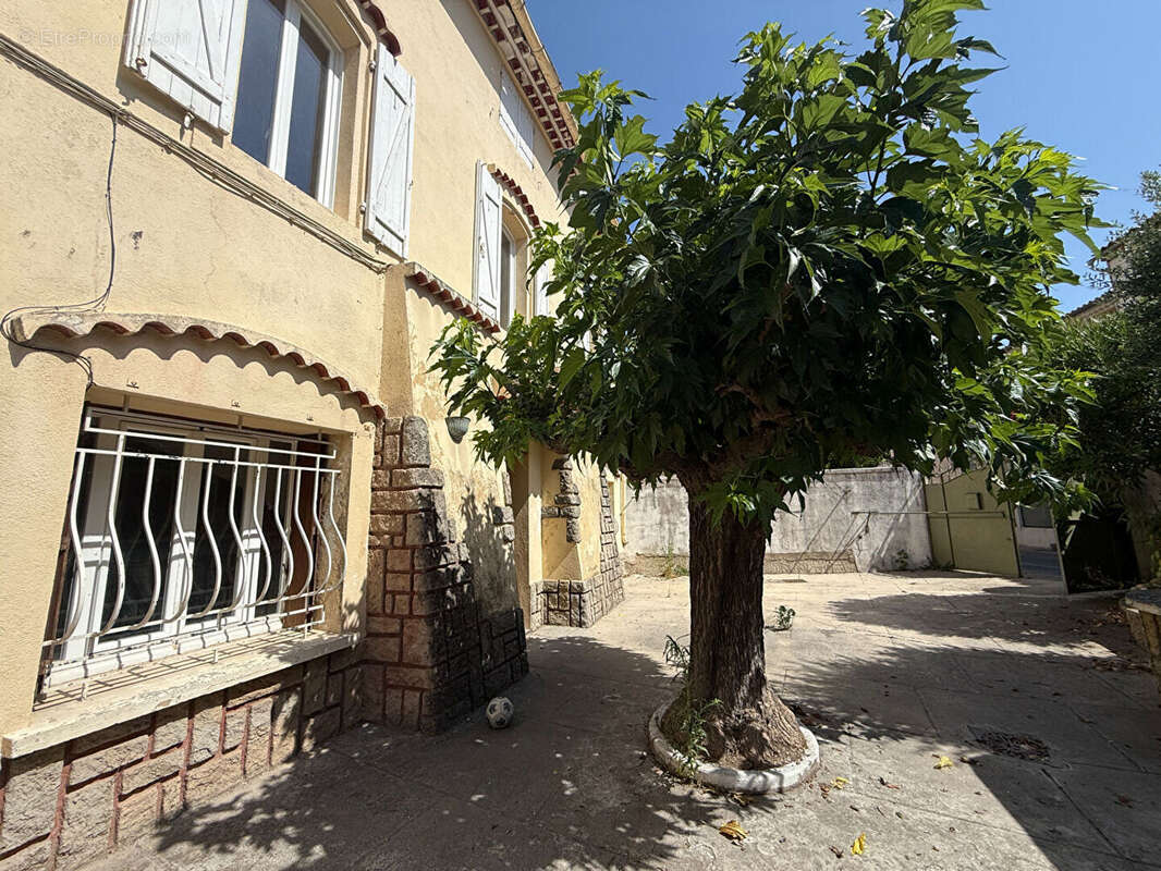 Maison de village 7 pièces à rénover avec grande cour - photo 8