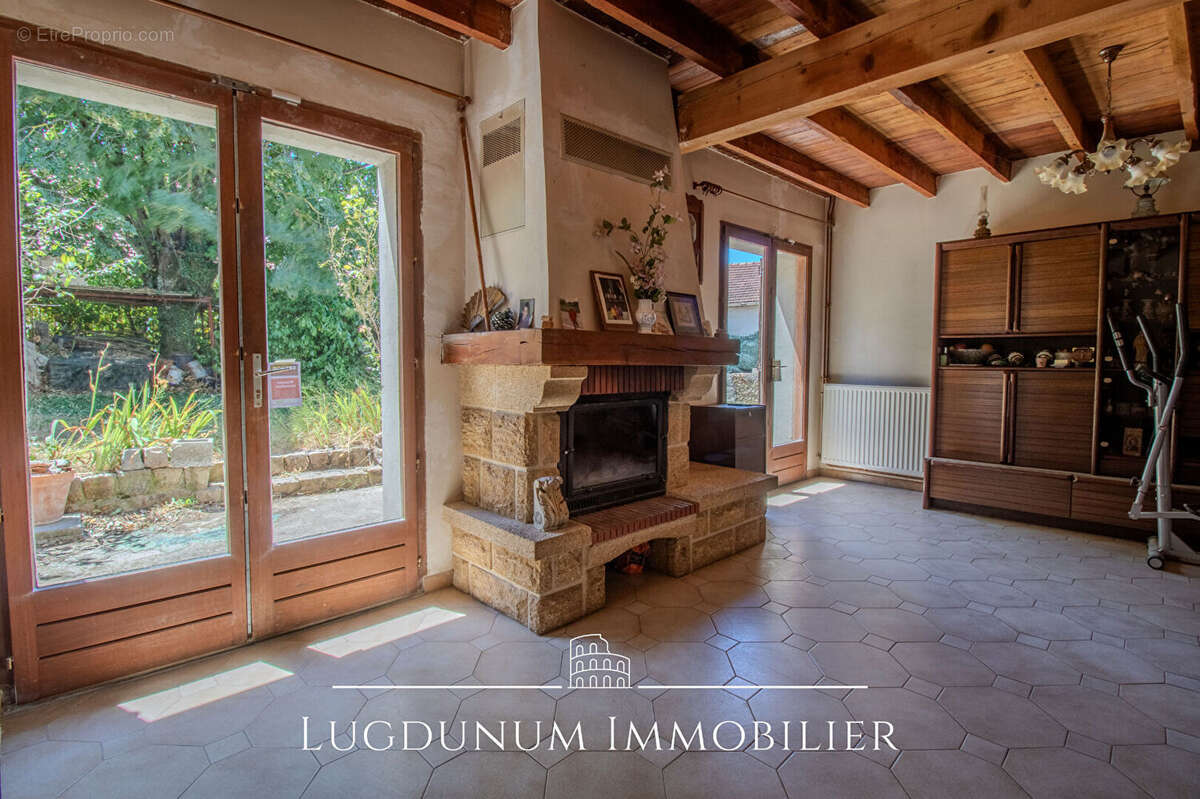 Maison Pont De Cheruy 6 pièce(s) 104 m2 + Jardin + Dépendance - photo 3