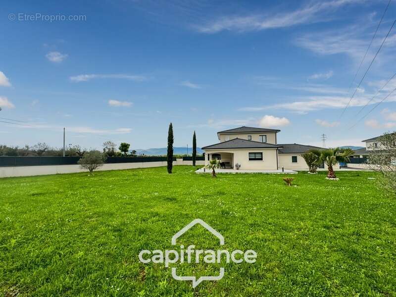 Maison à CLONAS-SUR-VAREZE