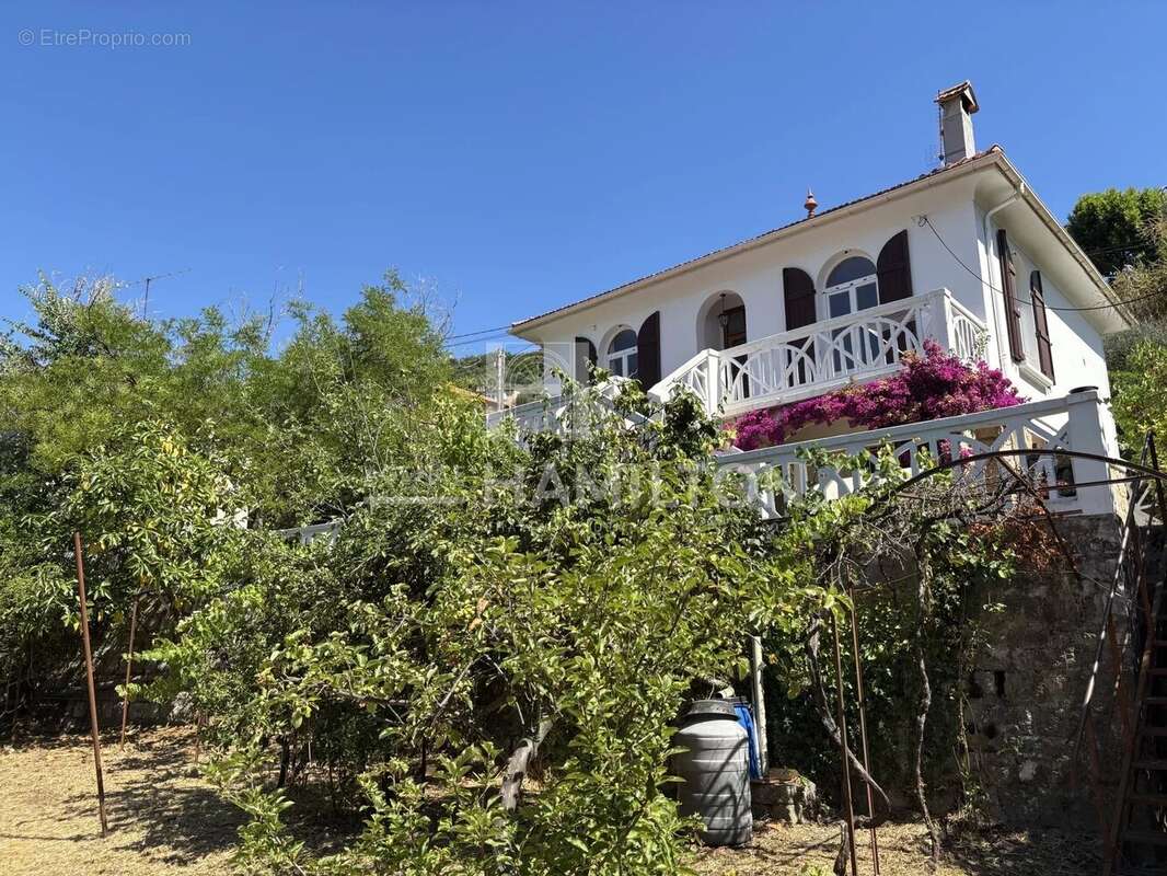 Maison à CHATEAUNEUF-GRASSE