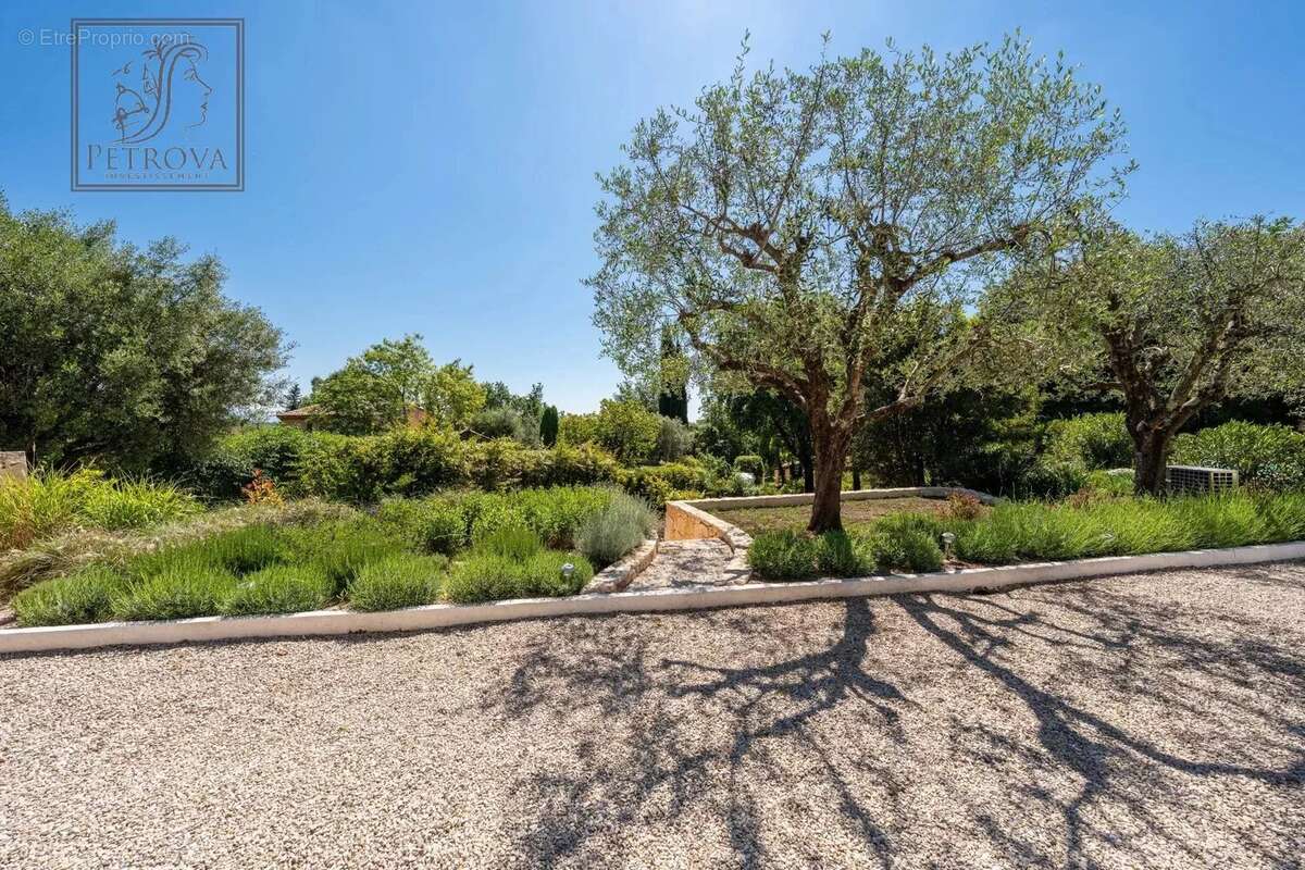 Maison à TOURRETTES-SUR-LOUP