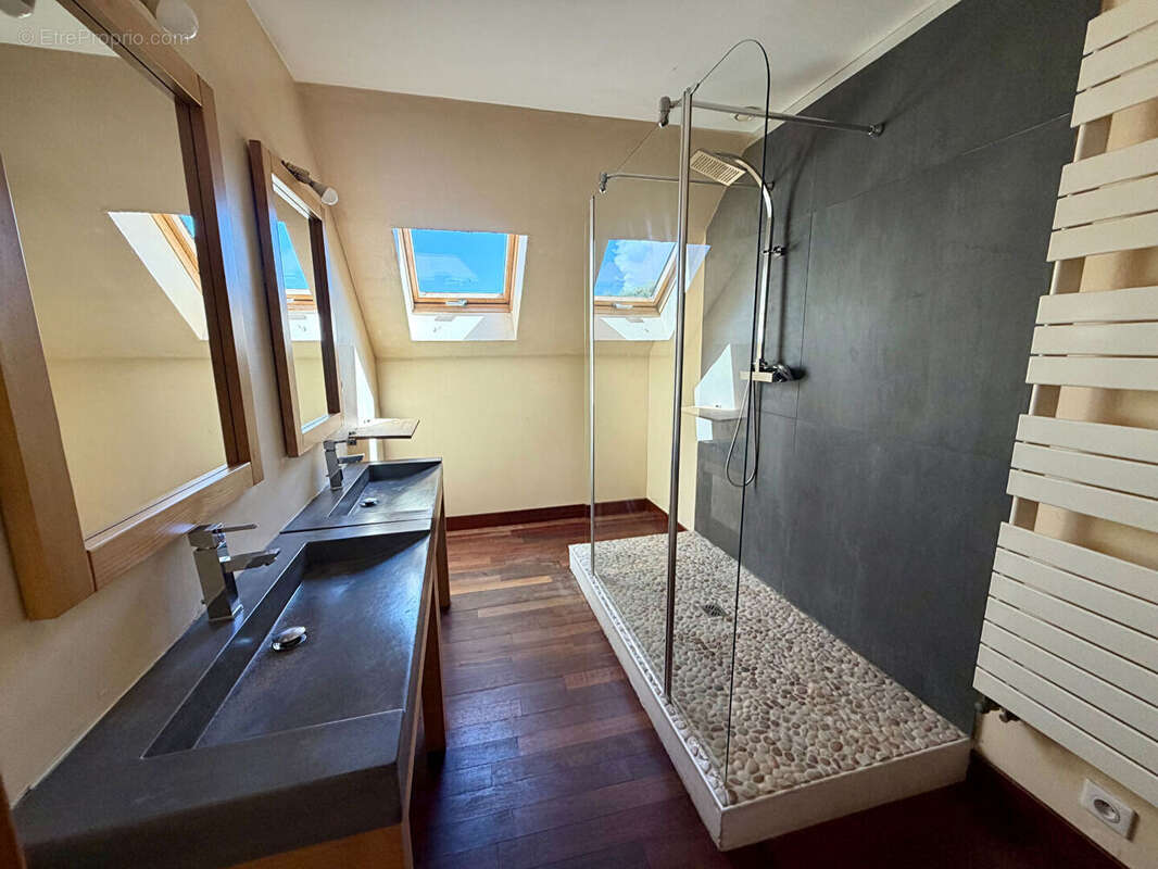 Maison 5 chambres avec piscine, moins de 10 minutes de DOLE - photo 9