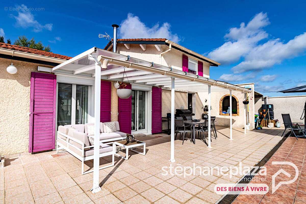 Maison de 150m², 4 chambres, garages et dépendances sur 979 m² de terrain avec piscine - photo 11