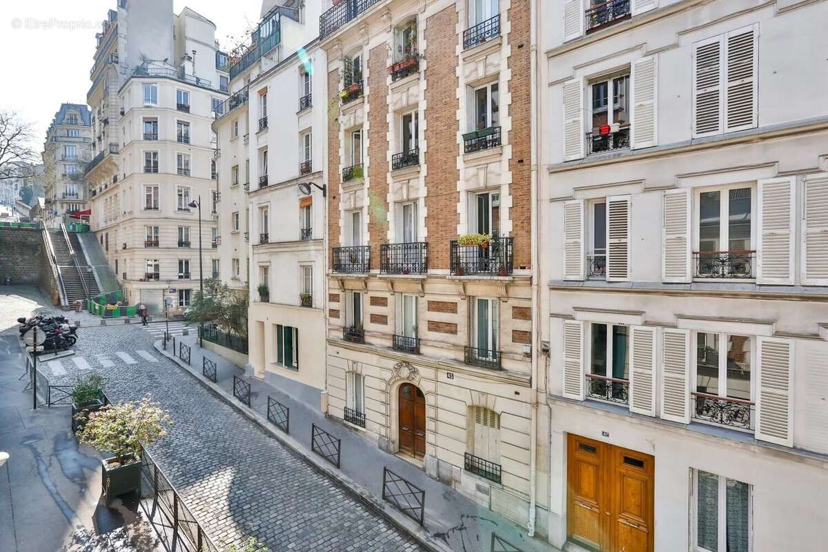 Appartement à PARIS-18E