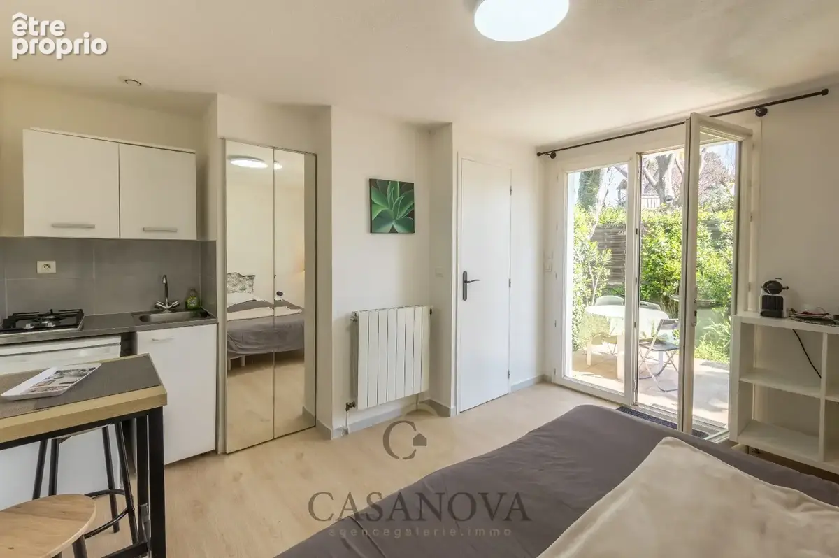 Montpellier Est. Superbe villa de 280m² avec piscine, garage et dépendances. - photo 14