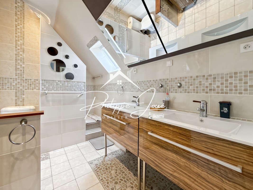 Maison à THORIGNY-SUR-OREUSE