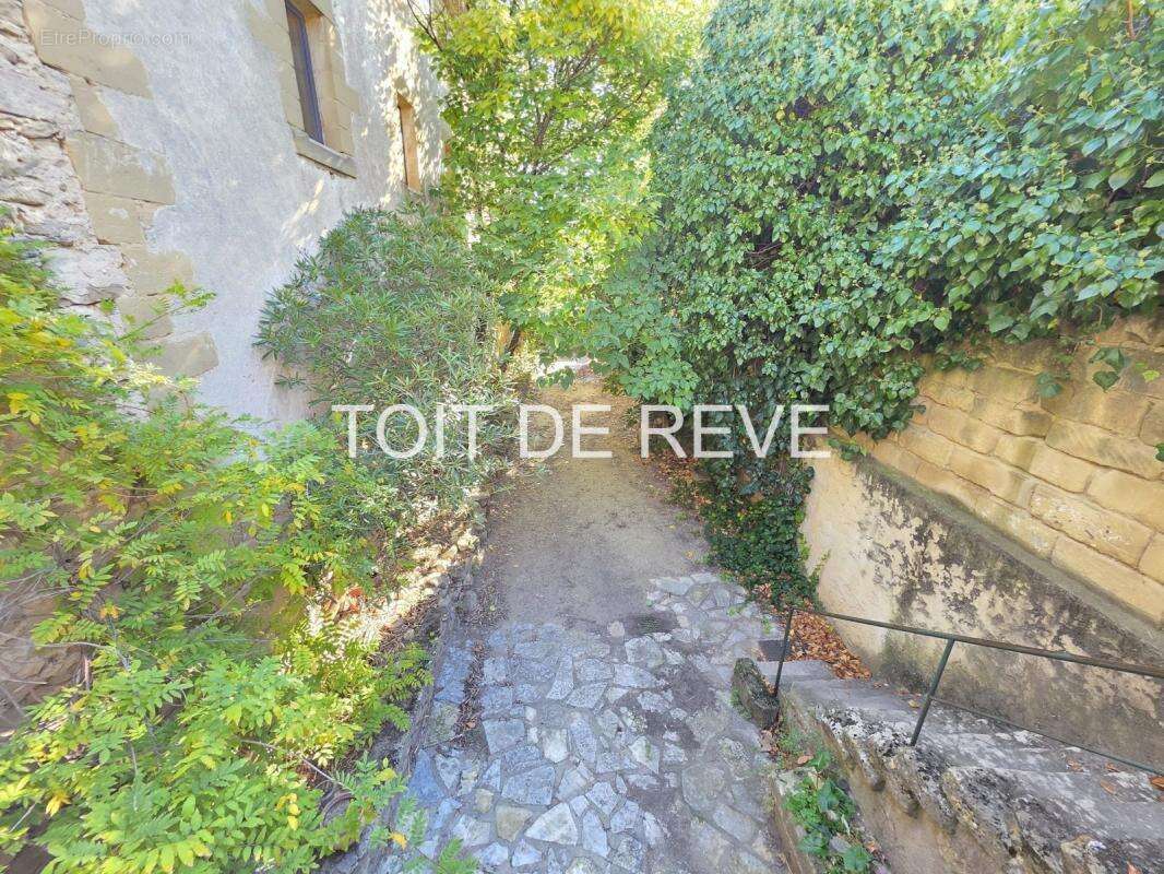 Immeuble proche Uzès : 334m2 divisés en 4 appartements + cours intérieure de 170m2 - photo 18