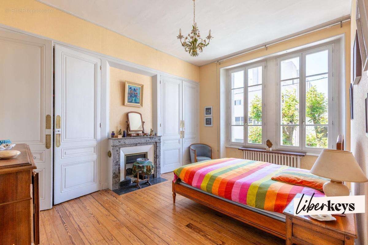 Maison bourgeoise du XIXème siècle - 223 m²- Centre de Vienne - photo 8