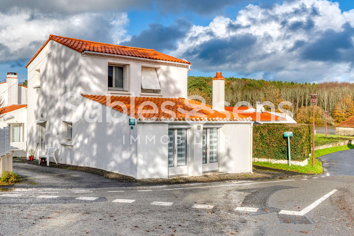 Maison à SAINT-JULIEN-DES-LANDES