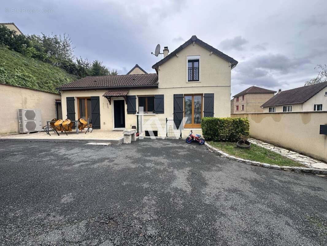 Maison à SAINT-FARGEAU-PONTHIERRY