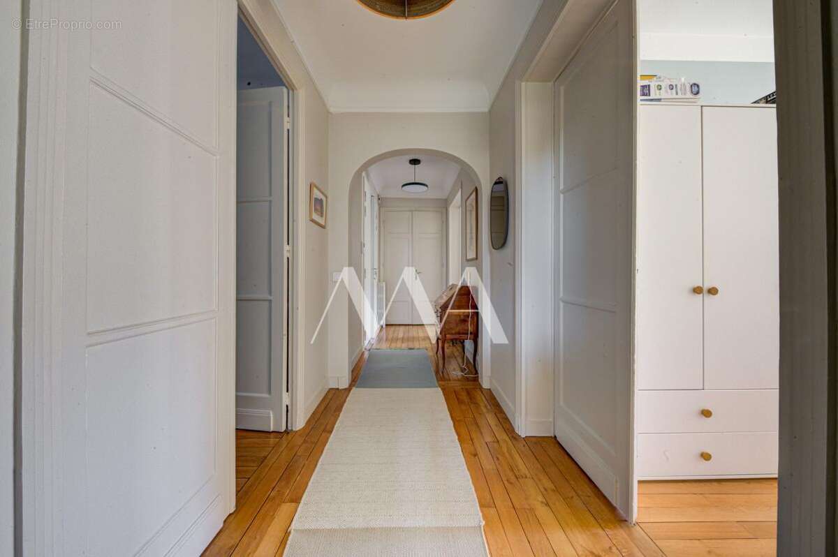 Appartement à NEUILLY-SUR-SEINE