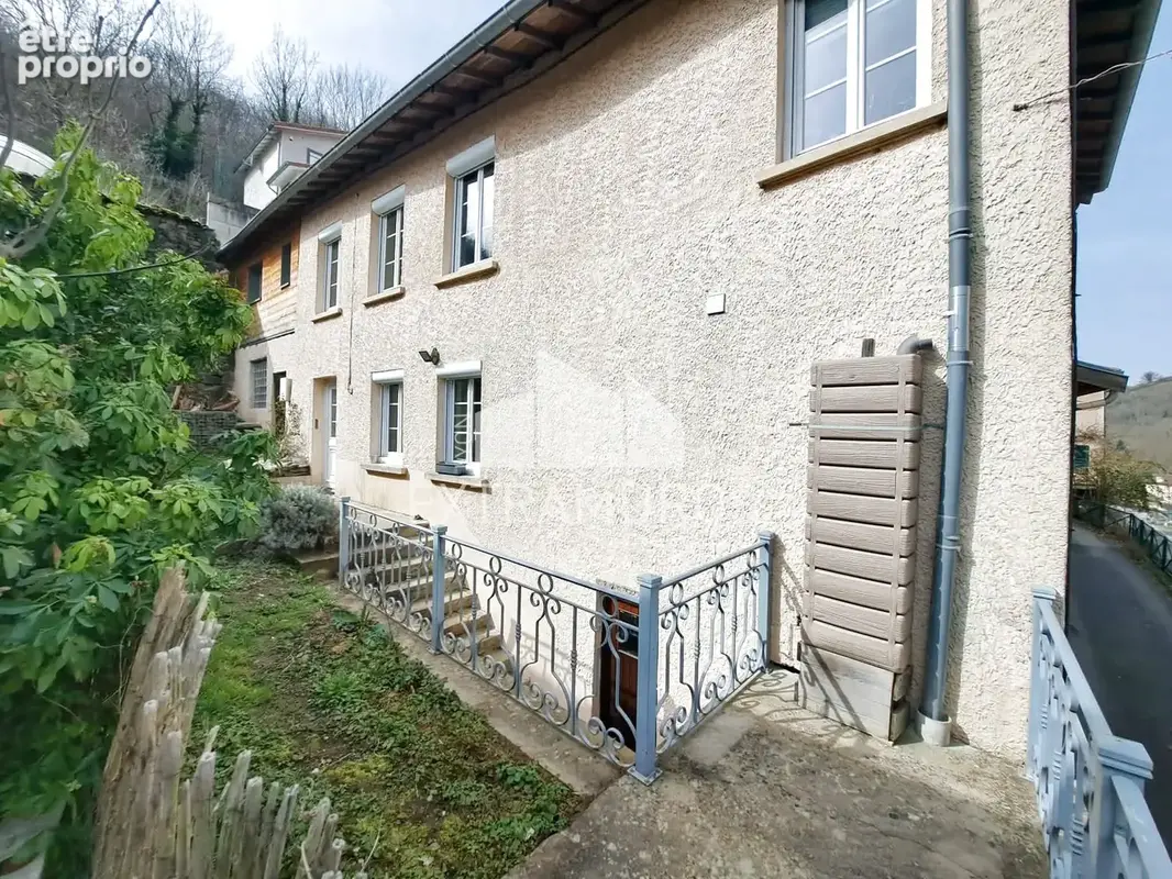 A vendre au coeur du bourg de courzieu maison ancienne renovee  de 120 m2 avec terrasse + annexes - photo 6