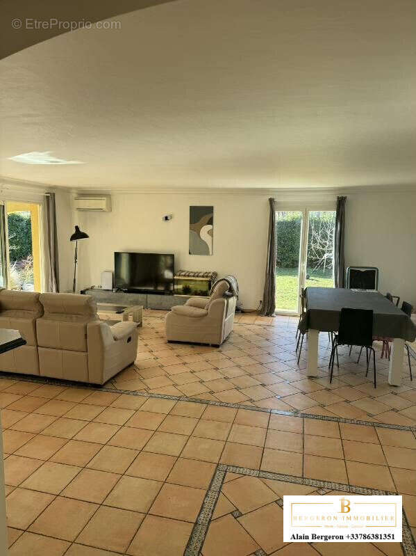 Maison à SAINT-CEZAIRE-SUR-SIAGNE