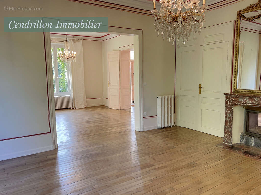 Belle maison bourgeoise entièrement rénovée, 350m2 habitables,  sur son parc de 4000m2 au cœur de la ville - photo 6