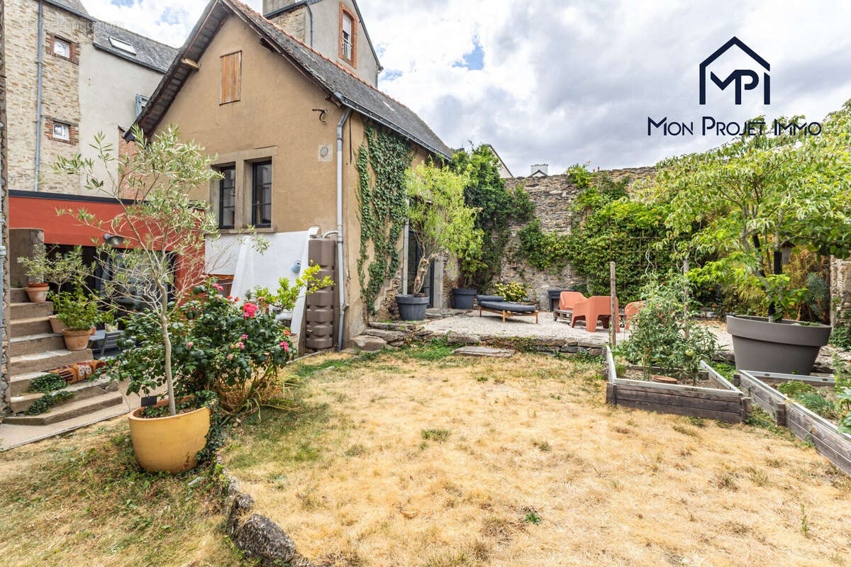 Maison 161 m² à Laval  - photo 9