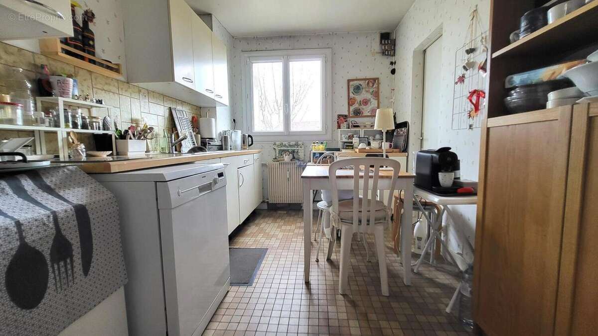 Appartement à LES CLAYES-SOUS-BOIS