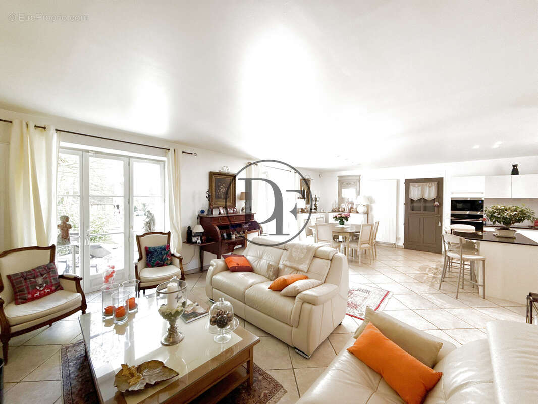 Maison à VULAINES-SUR-SEINE