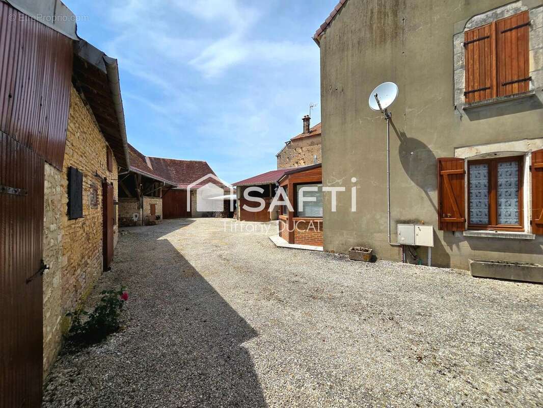 Maison 168 m² à Etourvy  - photo 3