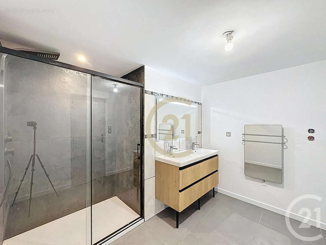 Maison 216 m² à Aramon  - photo 9
