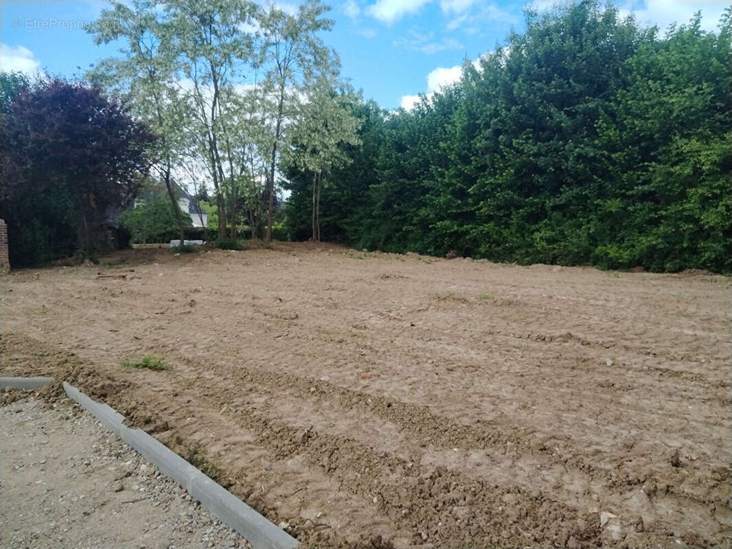 Terrain à SAINT-CYR-SUR-LOIRE