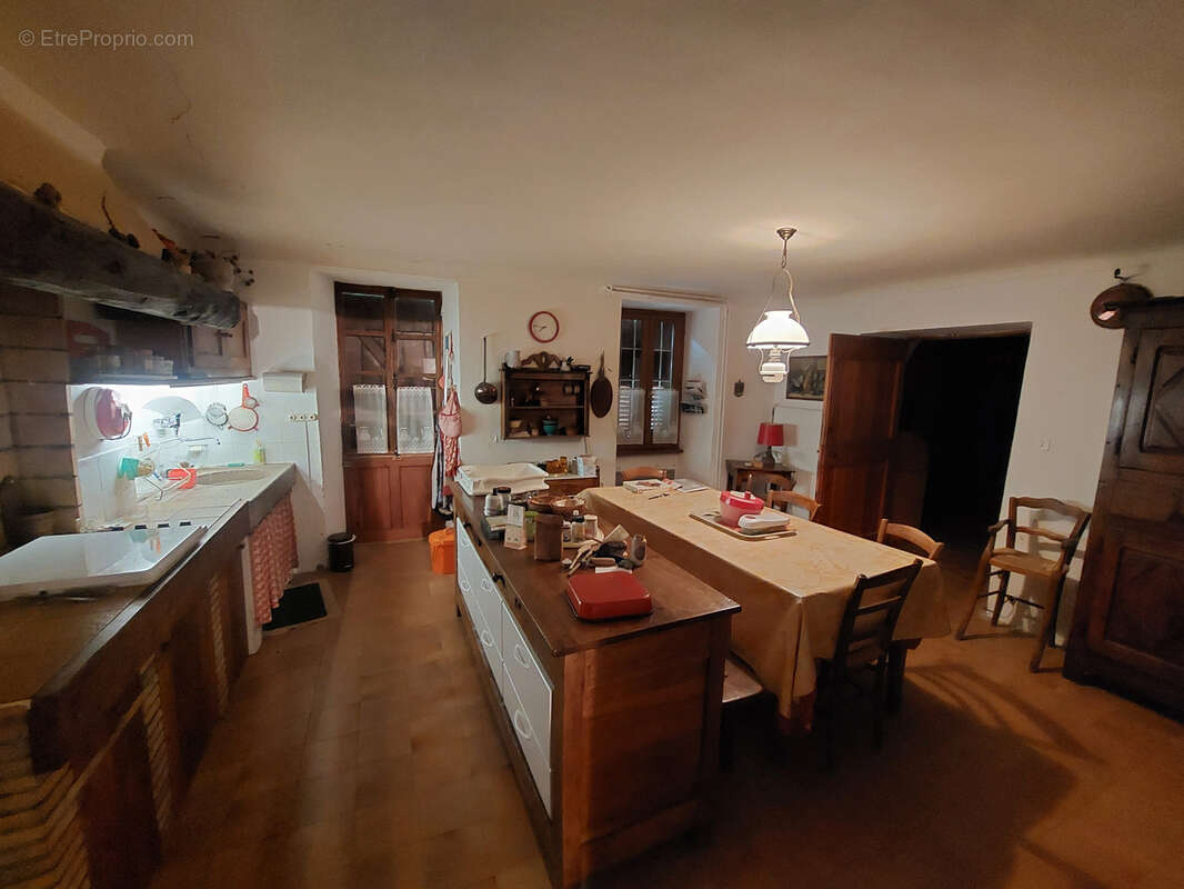 Maison à ENCHASTRAYES