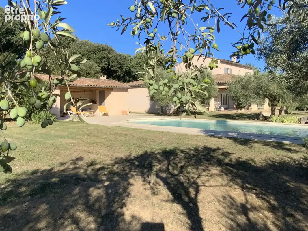 Propriété située à Uzès dans un secteur résidentiel. - photo 4