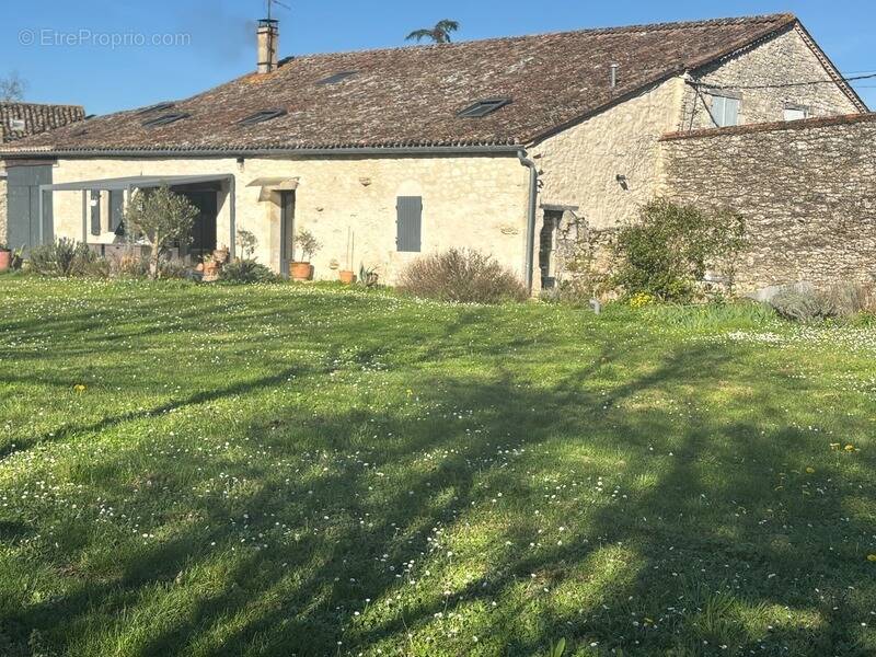 Maison à SIGOULES