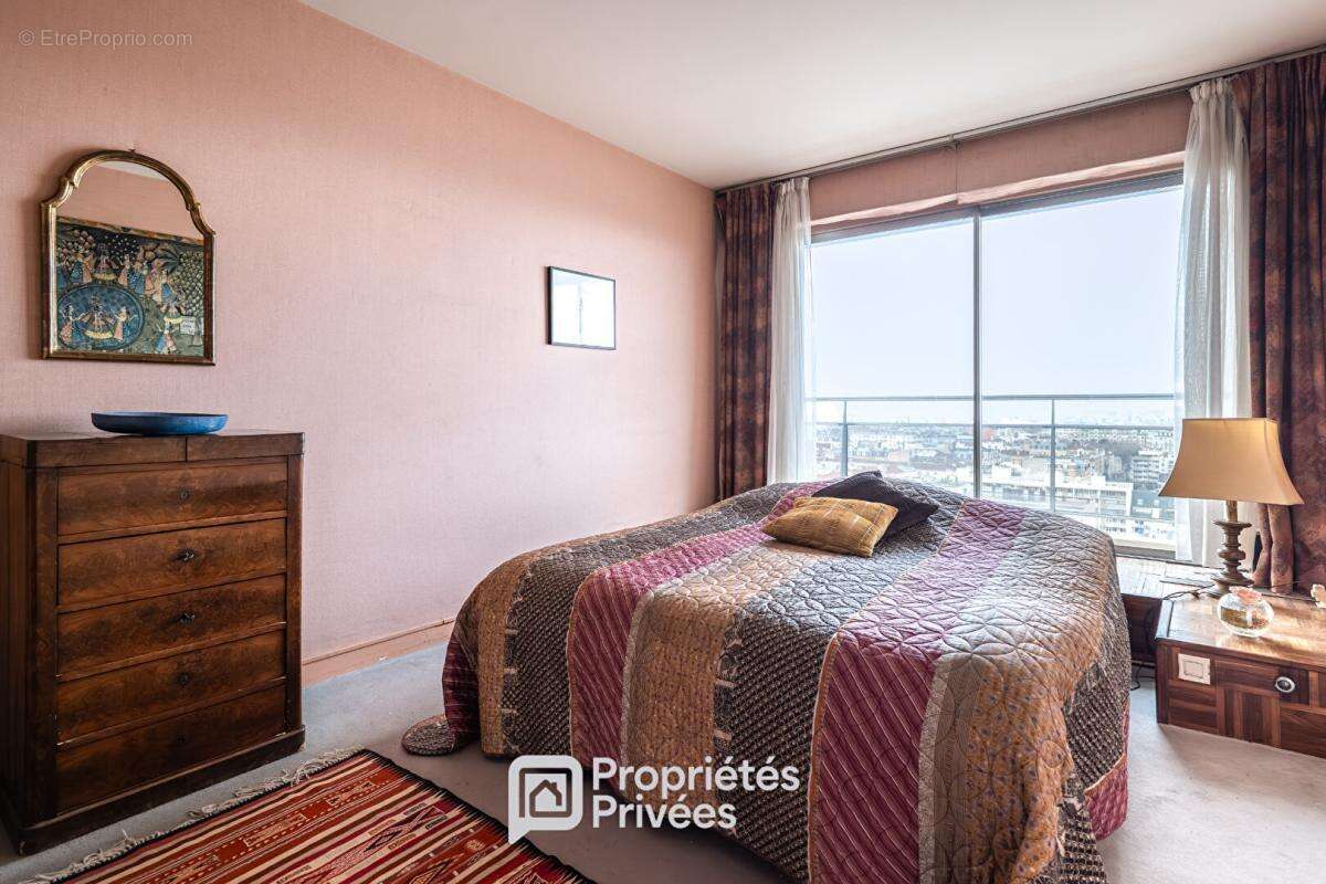 Appartement à COURBEVOIE