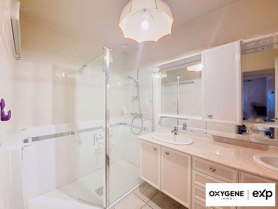 Maison à SAINT-LAURENT-DE-LA-SALANQUE