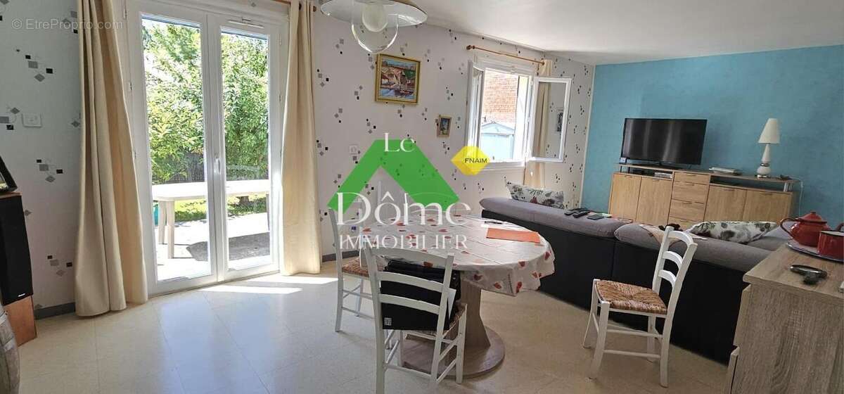 Maison à VALLANGOUJARD