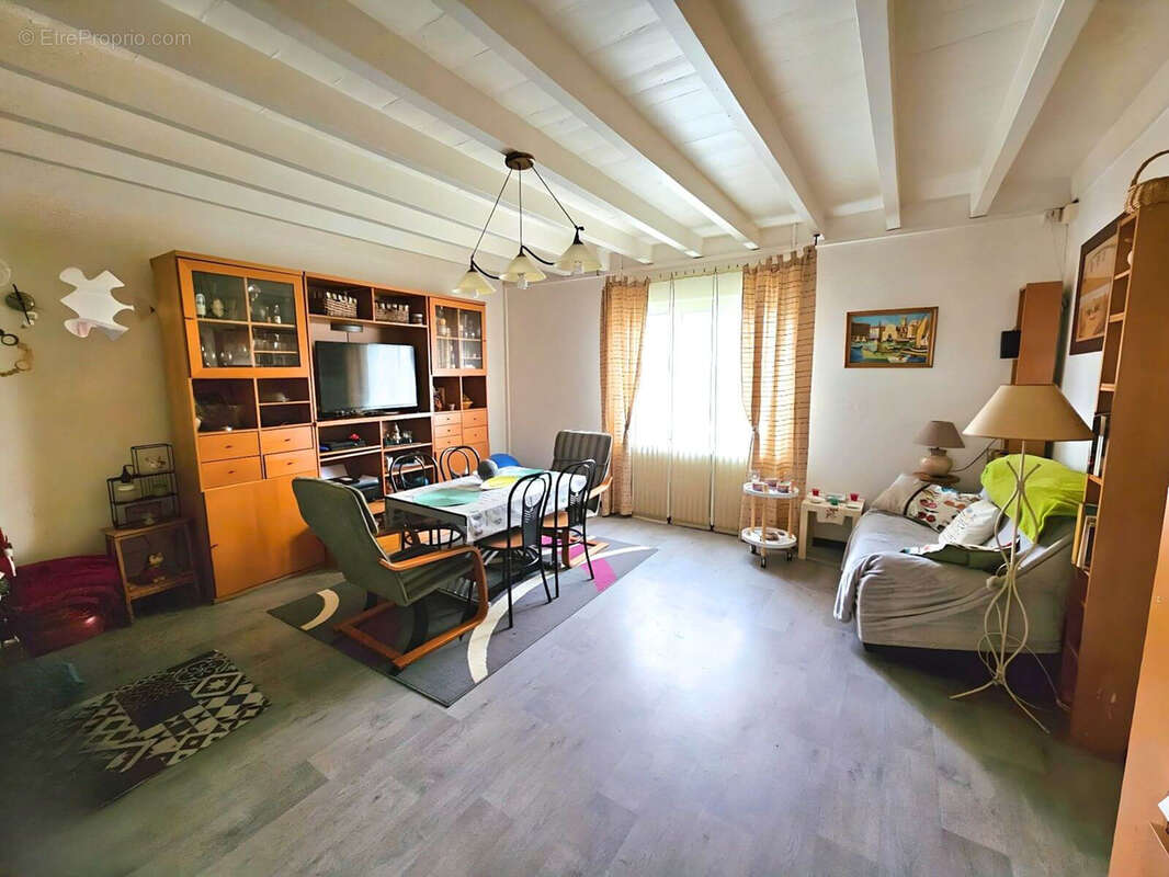 Rare à Coutras   Maison familiale 133 m2 avec potentiel locatif   Vente à terme libre - photo 4