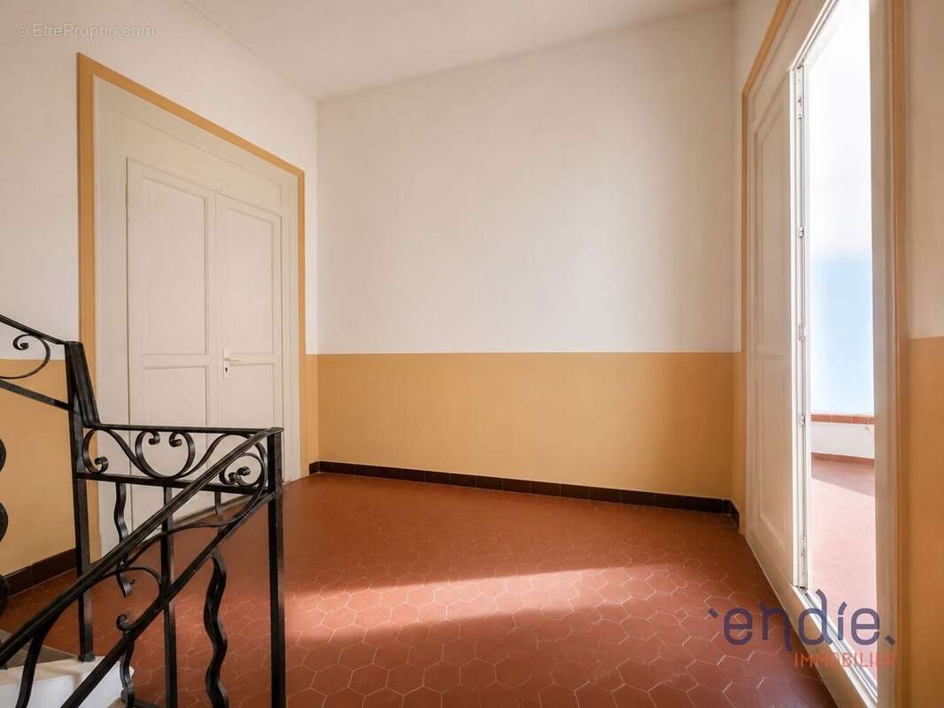 Appartement à FLASSANS-SUR-ISSOLE