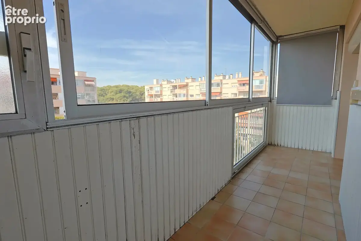 Antibes – Appartement traversant 3/4 pièces en étage élevé, vue mer et verdure - photo 12