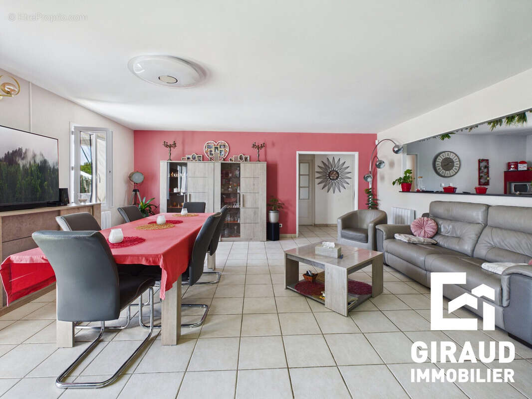 Maison 131 m² à La Caillere-Saint-Hilaire  - photo 7