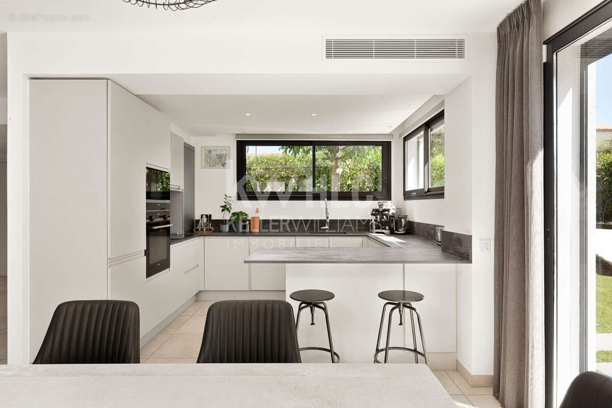 Maison 5 pièces 208 m² à vendre à Antibes (06600) - photo 4