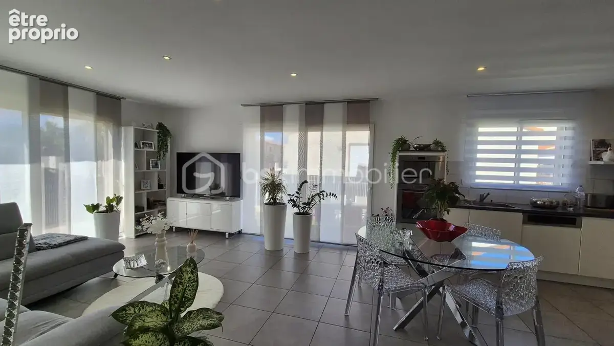 A vendre villa trois faces recente de 82m² sur terrain de 286m² a elne - en plain pied - deux chambres - garage - aucun travaux  - photo 7