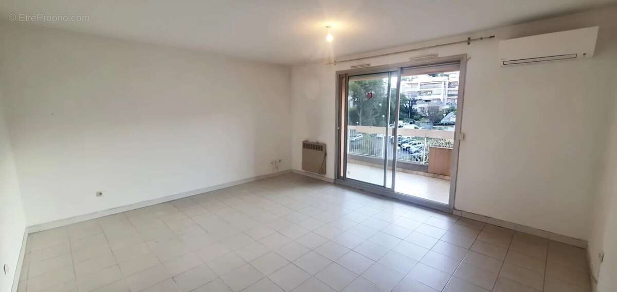 Appartement à VALLAURIS